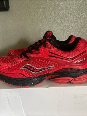 Saucony Omni 9 Running Shoes in Bright Red and Black